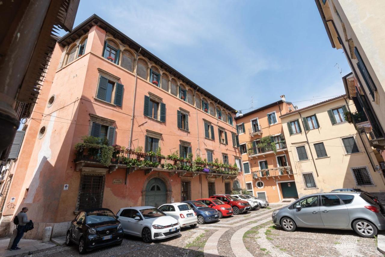Romeo And Juliet Apartments เวโรนา ภายนอก รูปภาพ